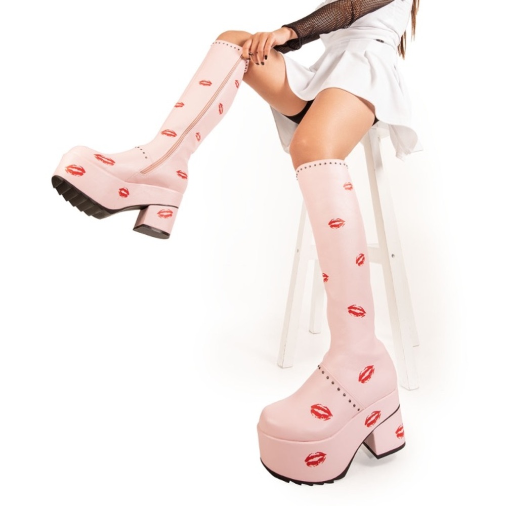 LAMODA KISS ME MORE CHUNKY BOOTS